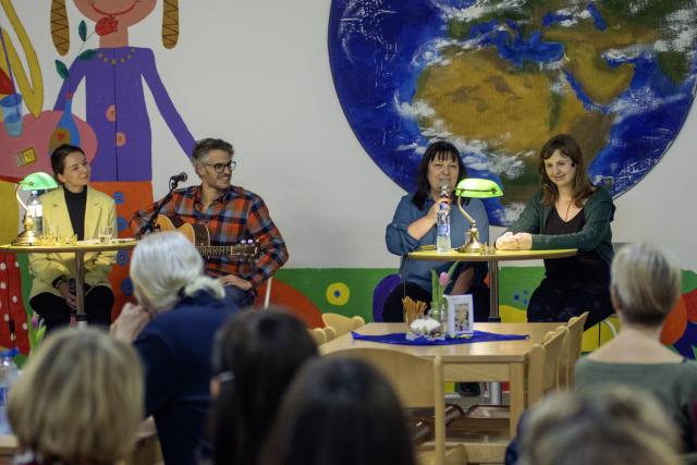 Gruppenbild Musik Bibliothekarin Autorin